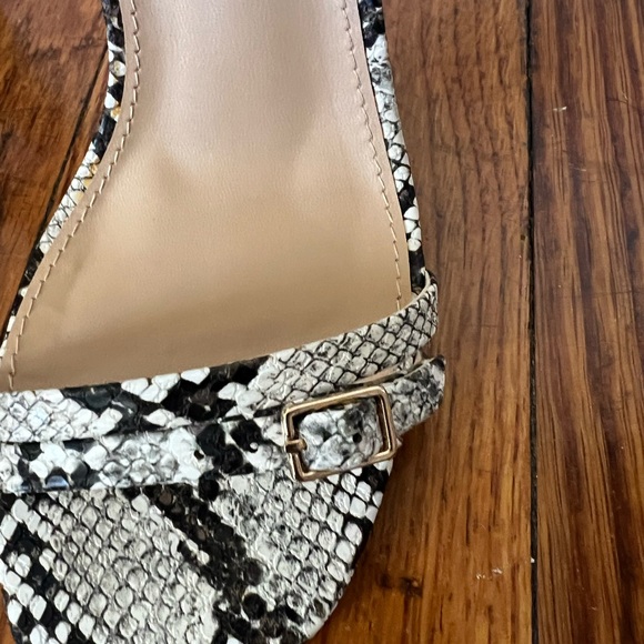 Shoe Dazzle Black and White Snakeskin Heels with Gold Block Heel - Picture 5 of 6